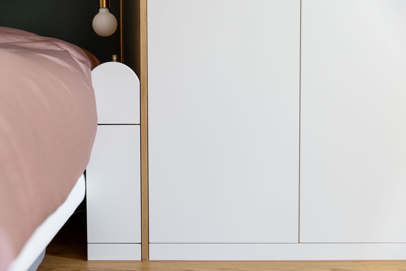 Dressing sur mesure, détail éclairage et finitions — projet Francfort