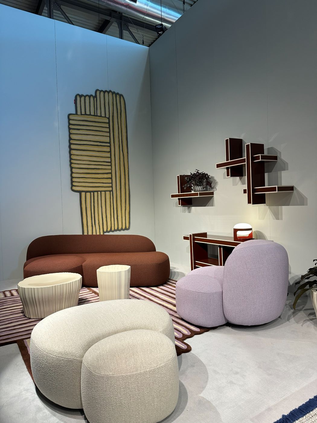 Formes organiques courbes — Salone del Mobile 2026