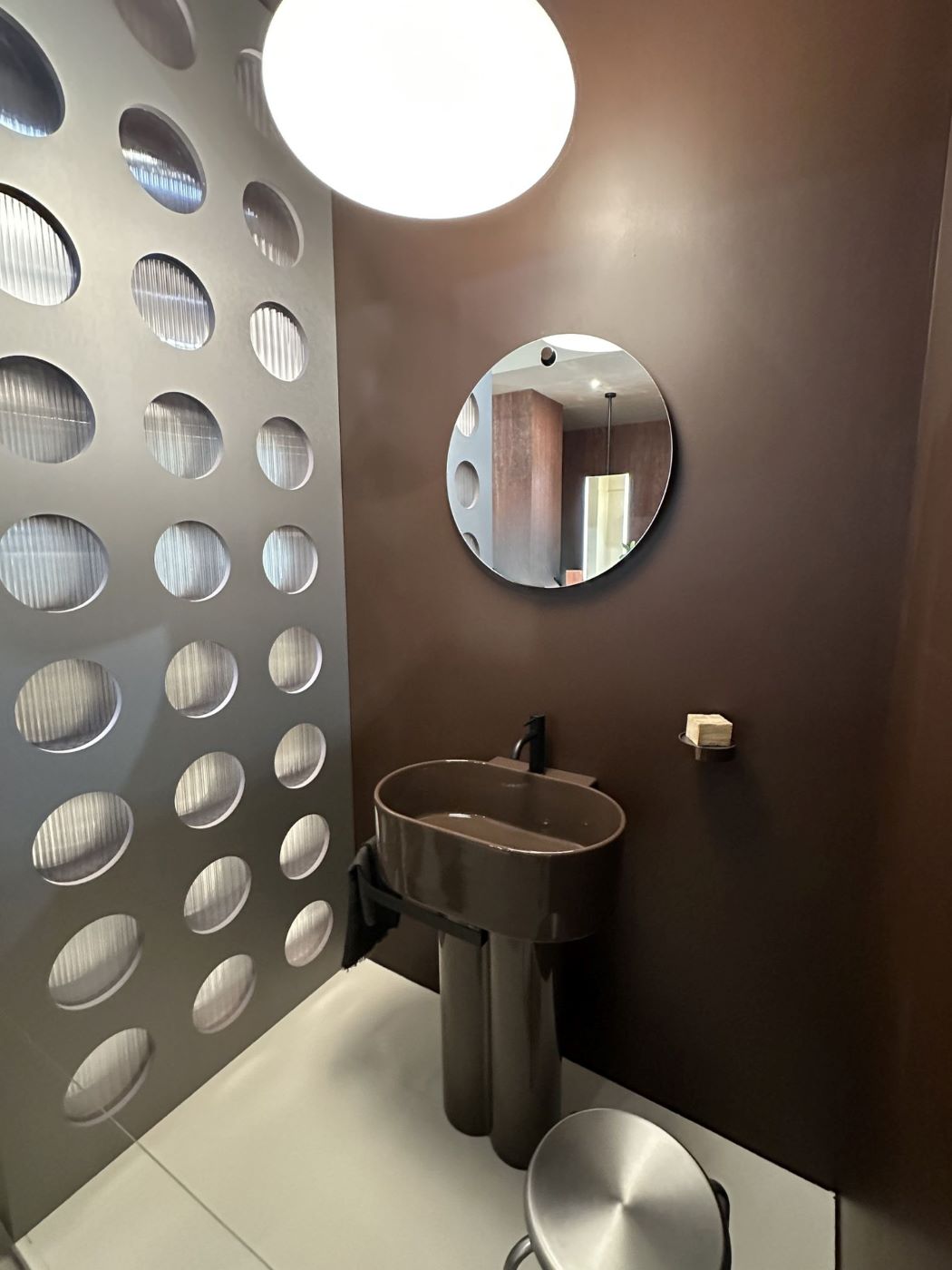 Volumes arrondis et arches — mobilier Salone 2026