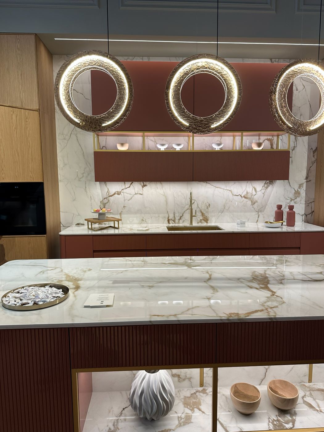 Cuisine Centro EuroCucina 2026 — design sculptural et graphique