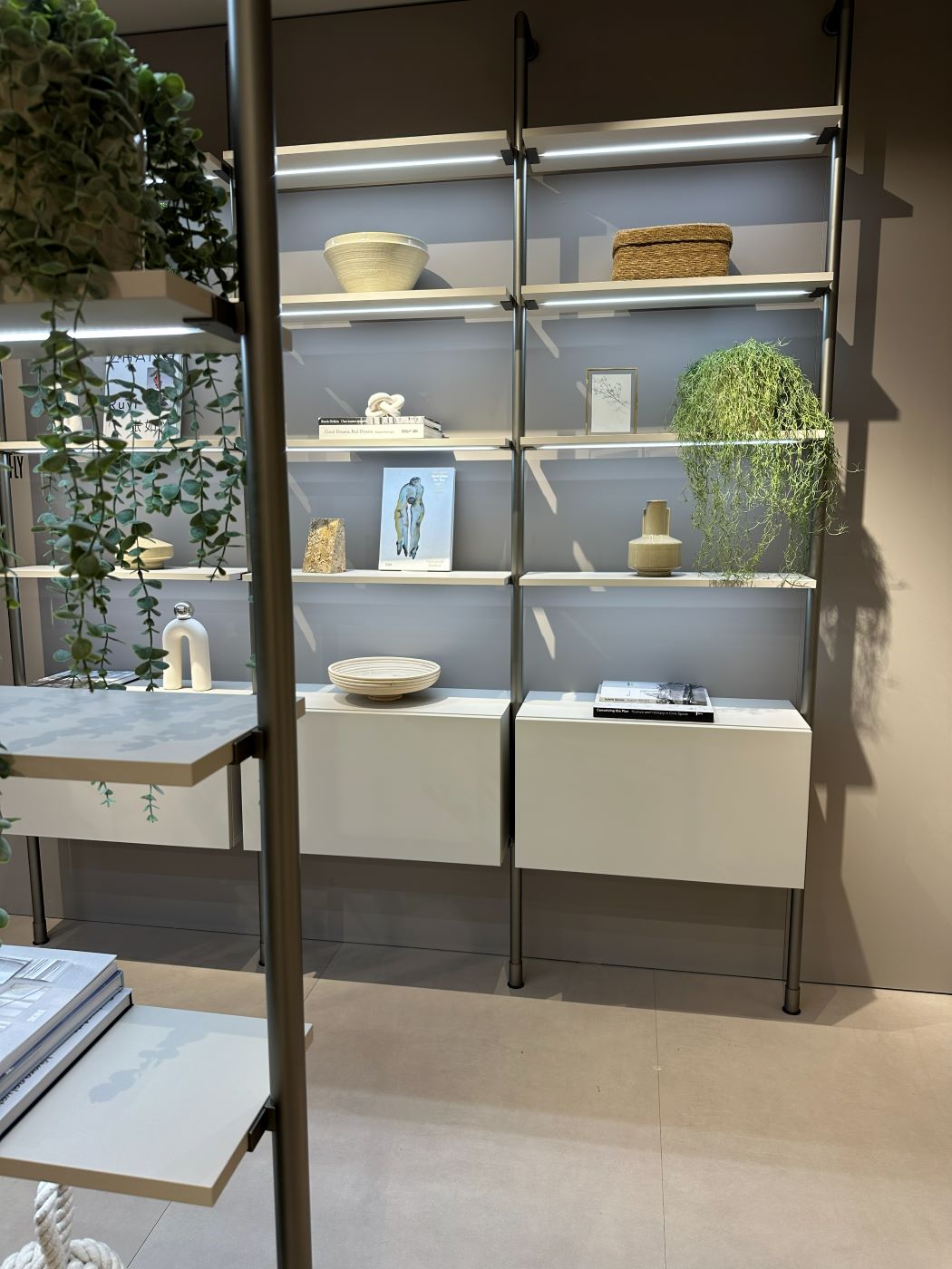 Système de rangement structurant l'espace — Salone del Mobile 2026